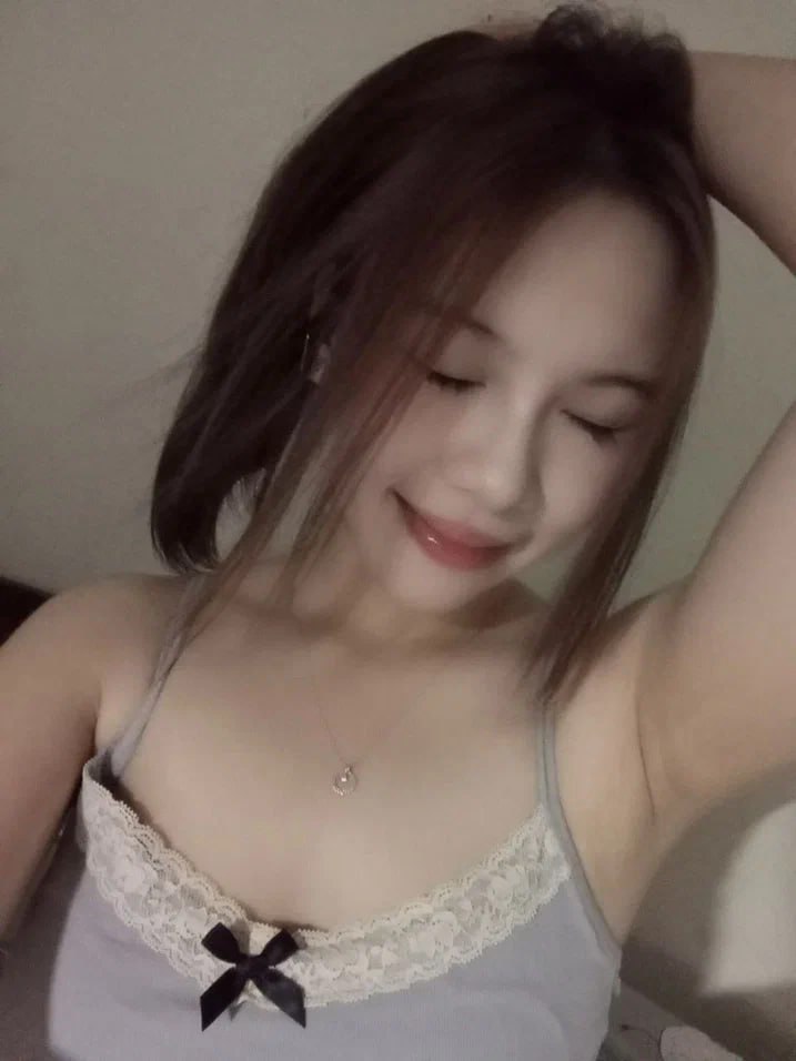 Mất điện không ngủ được vợ yêu gã chồng đè nhau ra địt